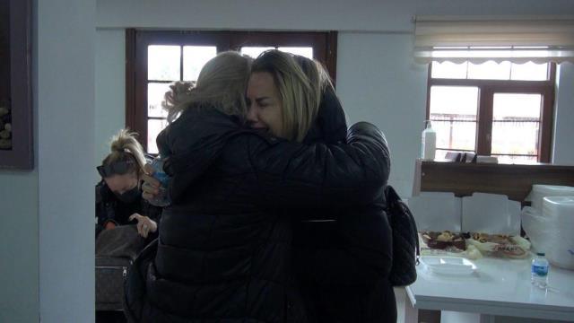 Ece Erken taziye sırasında gözyaşlarına boğuldu: Keşke ben ölseydim