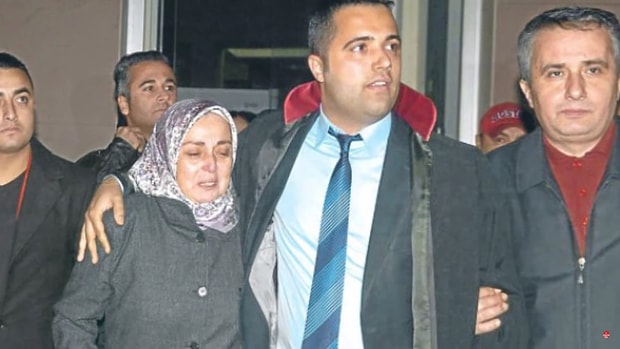 Avukat Rezan Epözdemir: 'Münevver Karabulut'un Ailesi Cem Garipoğlu'nun Mezarını Açtırmak İstedi'