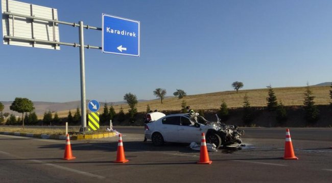 afyonkarahisar-da-feci-kaza-3-kisi-oldu-bir-kisi-yaralandi.jpg