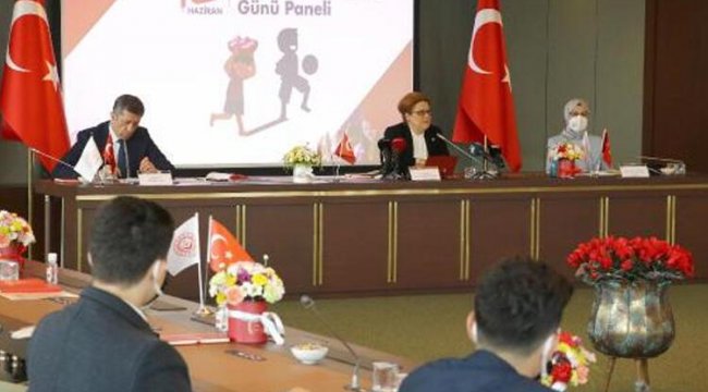 bakan-selcuk-ve-yanik-cocuklarla-bulustu.jpg