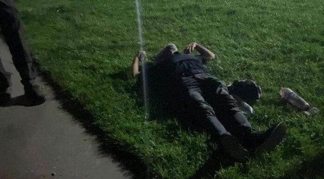 dakikalarca-yerde-yatti-vatandaslar-polisi-aradi.jpg