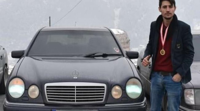 denizli-deki-trafik-kazasinda-agir-yaralanan-otomobilin-surucusu-oldu.jpg