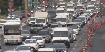 istanbul-da-trafik-cilesi-basladi-haftanin-da-okullarda-egitimin-de-ilk-gunu-yuzde-51-i-gecti.jpg