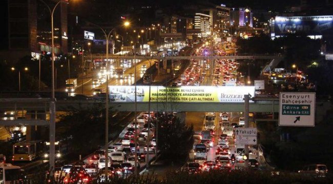 istanbul-un-trafik-cilesi-her-gecen-gun-artiyor-1-saatlik-mesafe-1-5-saate-yukseldi.jpg