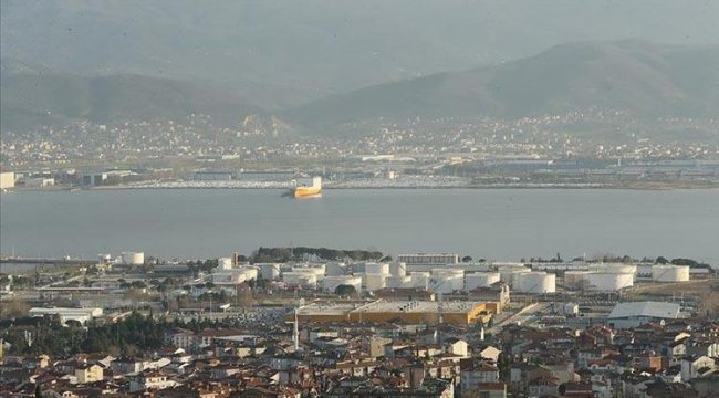 izmit-korfezi-ni-kirleten-gemiye-para-cezasi-kesildi.jpg