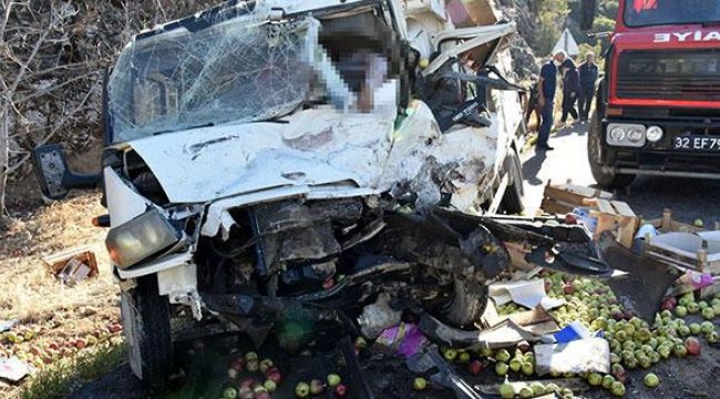 kamyonetle-minibus-carpisti-olu-ve-yaralilar-var.jpg