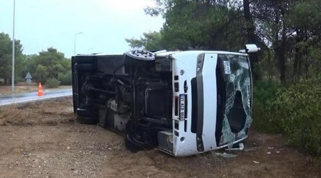 manavgat-ta-tur-otobusu-devrildi-8-yarali.jpg
