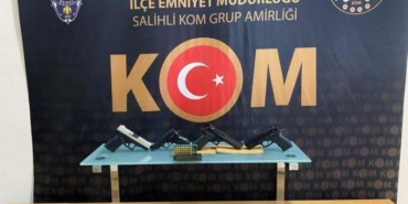 manisa-merkezli-kacak-silah-operasyonu-9-gozalti.jpg