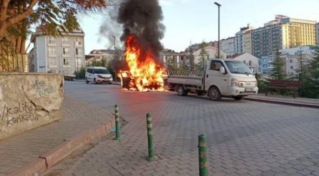 park-halindeki-arac-alev-alev-yandi.jpg