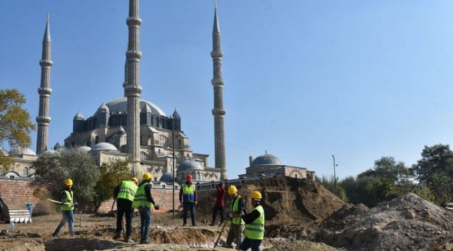 selimiye-camii-nin-cevre-duzenlemesinde-roma-donemine-ait-aile-mezarligi-bulundu.jpg