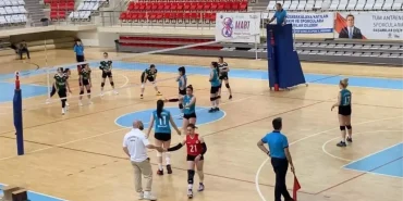 bayburtlu-kadin-voleybolcular-tum-maclari-18459516_amp.jpg