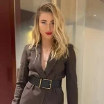 amber-heard-ikiz-bebeklerini-kucagina-aldi-elon-18622730_5424_amp.jpg