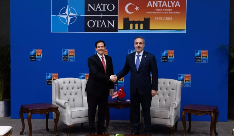 bakan-fidan-teksas-tan-ankara-ya-uzanan-bir-18635239_amp.jpg