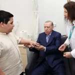 cumhurbaskani-erdogan-ve-kucuk-cocugun-gulduren-18643420_8106_amp.jpg