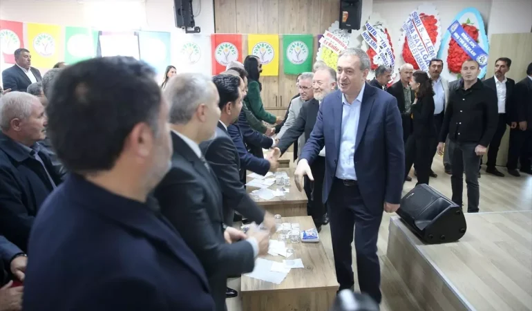 dem-parti-es-genel-baskani-tuncer-bakirhan-mu-18629443_amp.jpg