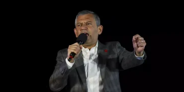 ozgur-ozel-silivri-meydani-nda-konustu-18630252_amp.jpg